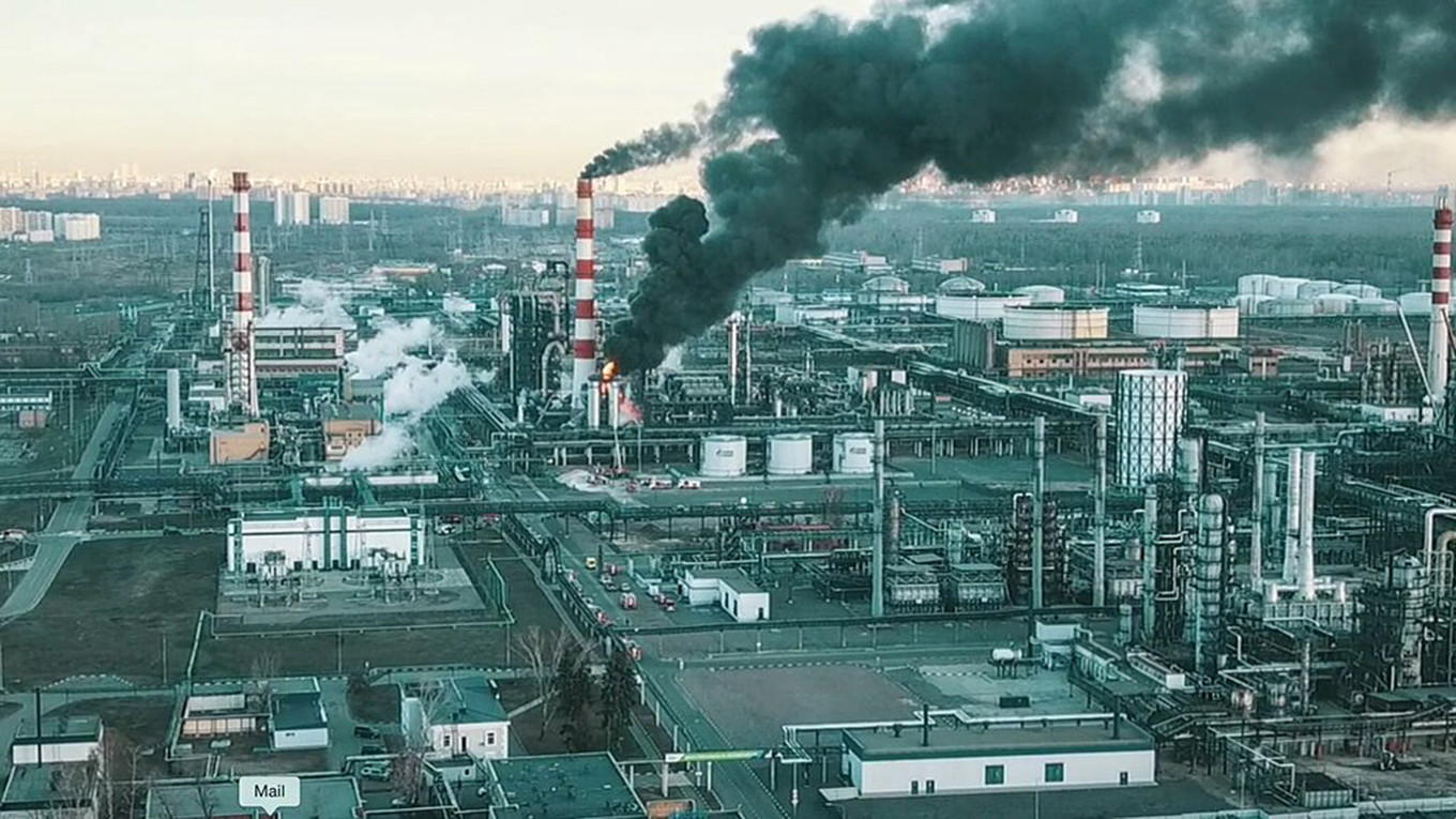 Drone strike damages Moscow refinery as Russia reports 60 interceptions
