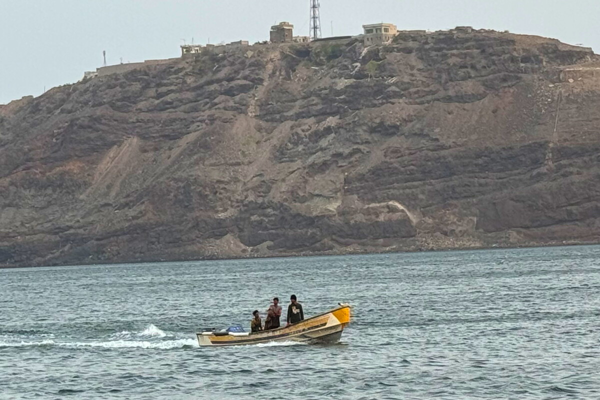 À Aden, des habitants font des provisions et préparent leur départ alors que les frappes houthies se poursuivent