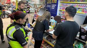Les mini‑marchés illégaux pourront être fermés jusqu'à 12 mois après une intervention de la BBC