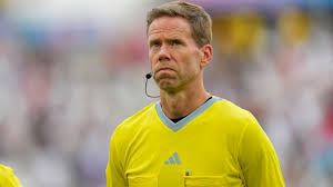 Drew Fischer : l'arbitre canadien en route pour la Coupe du Monde 2026