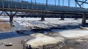 Draper est placé en alerte d’évacuation alors qu’un embâcle de glace accroît le risque d’inondation