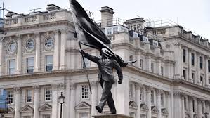 Banksy confirme que la statue du centre de Londres est son œuvre