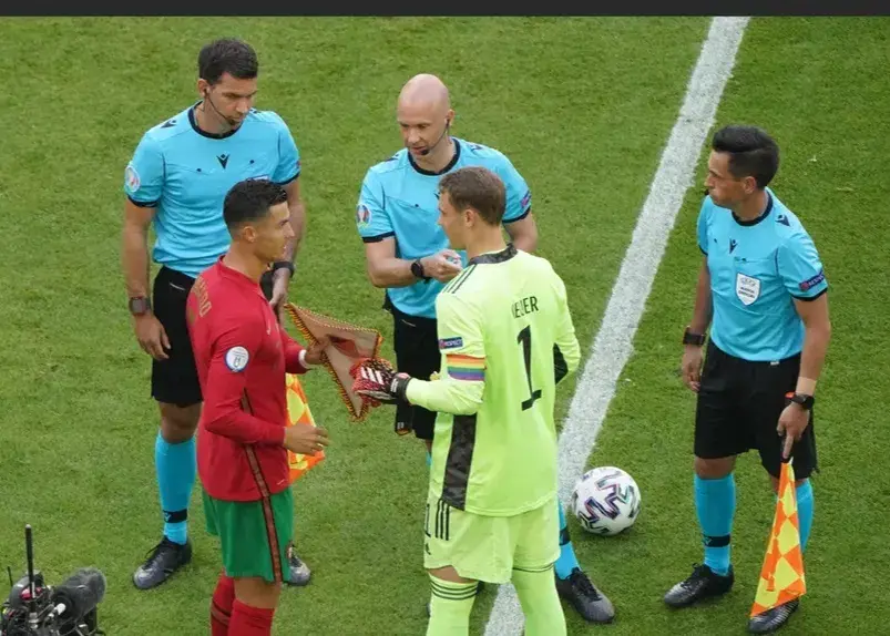 Manuel Neuer bat le record d'âge allemand lors du match d'ouverture de la Coupe du monde
