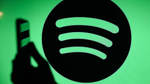 Pourquoi Spotify n’offre toujours pas un filtre pour la musique générée par l’IA